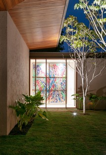 Gilda Meirelles Arquitetura Pitombas House一个模块化的房子，融入自然