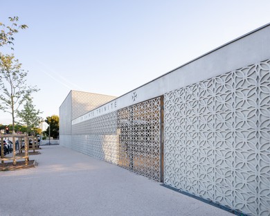 Lacube建筑师SainteTrinité学校校园位于马赛