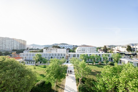 Lacube建筑师SainteTrinité学校校园位于马赛