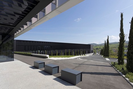 GEZA Architettura  -  Furla Progetto Italia和Fiandre建筑表面