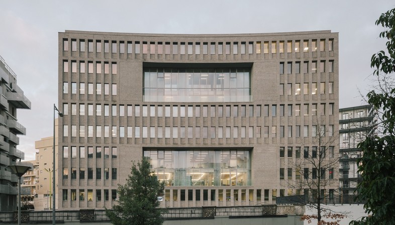 LanLéonardde Vinci学院Nanterre