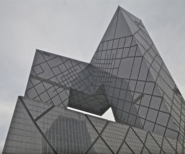 雷姆•库哈斯(Rem Koolhaas)设计的央视总部大楼被评为2013年最佳高楼