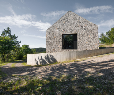 Compact Karst House：DeklevaGregorič重新设计了喀斯特农村家园