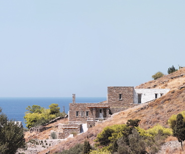 Cometa 雷竞技下载链接Architects：Rocksplit，Cyclades Kea岛上的房屋
