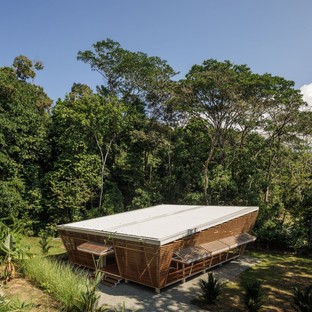 Schütte和A-01的Casa Sin Huella是野外自然环境的可扩展家园