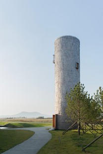 陶：位于中国荣成的带塔楼的观景楼，可以俯瞰天鹅湖