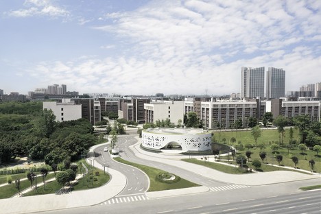 CROX位于成都科技产业孵化园的新白色大楼