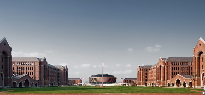 UAD介绍了中国郑安格大学的国际校园