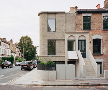 31/44 雷竞技下载链接Architects: Corner House in Peckham, London
