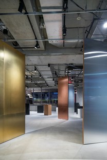泛项目(Pan-Projects)设计的剧raybet官网场，位于东京青山时尚区