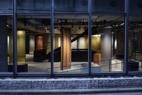 泛项目(Pan-Projects)设计的剧raybet官网场，位于东京青山时尚区