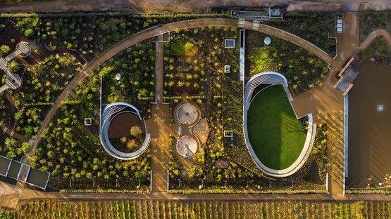 由南非博斯基斯的Steyn Studio设计的花园咖啡馆，与Squareone，Meyers和Liam Mooney合作