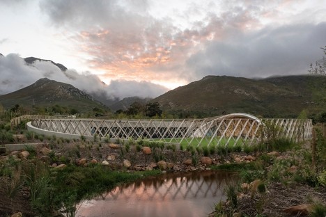 由南非博斯基斯的Steyn Studio设计的花园咖啡馆，与Squareone，Meyers和Liam Mooney合作