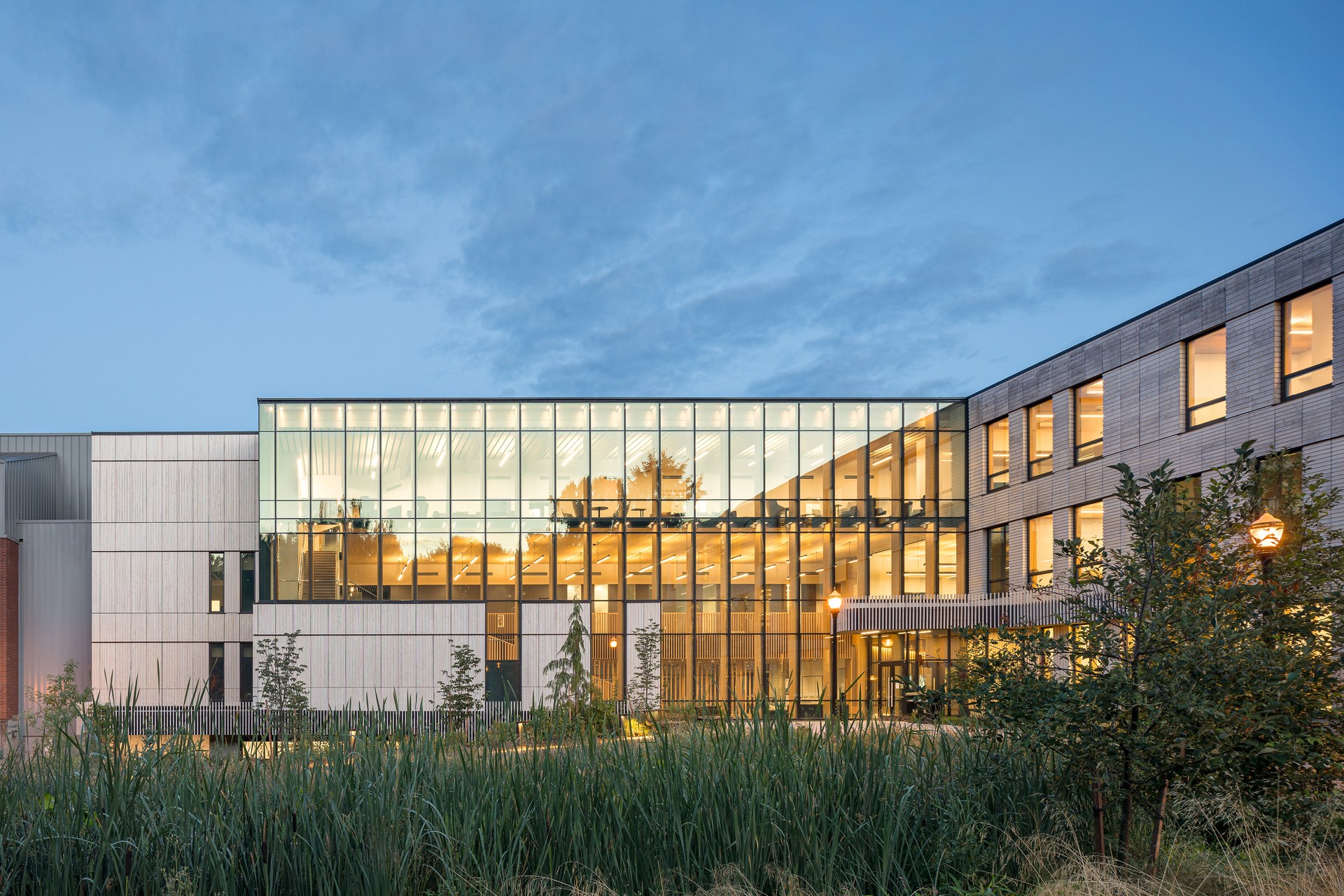 俄勒冈州立大学林业学院的迈克#raybet官网尔绿色建筑