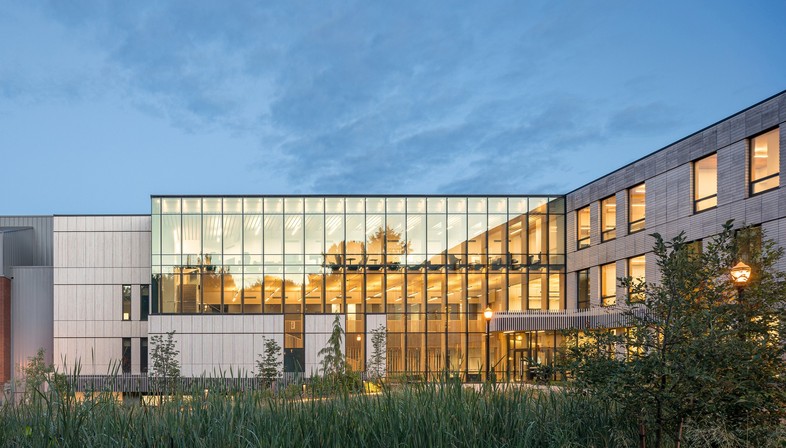 俄勒冈州立大学林业学院的迈克#raybet官网尔绿色建筑