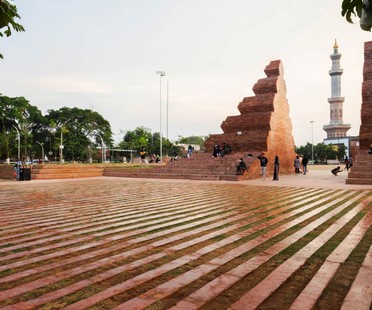 SHAU: Alun-alun Kejaksan广场，Cirebon，印度尼西亚