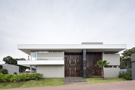 Schuchovski Arquitetura:巴西库里蒂巴的Residencia HRB