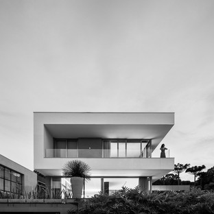 Schuchovski Arquitetura:巴西库里蒂巴的Residencia HRB
