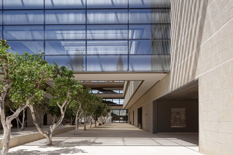 Foster + Partners：SAFRA脑科学中心，耶路撒冷