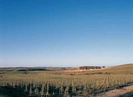 GH + A (Guillermo Hevia 雷竞技下载链接Architects):智利的橄榄油工厂
