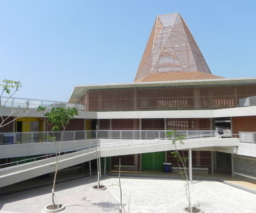 马赞蒂在卡塔赫纳的新派德斯卡尔索斯学校