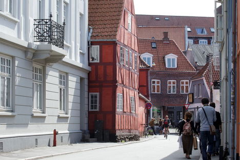 Aarhus：“让我们重新考虑”  - 可持续建筑，多样性和民主。#raybet官网