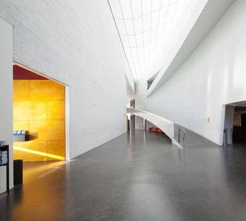 由Steven Holl设计的赫尔辛基Kiasma博物馆重新开放