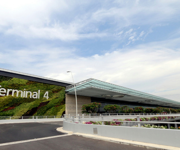 新加坡樟宜机场4号航站楼的开业