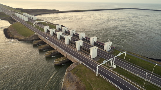 巨大的荷兰堤坝Afsluitdijk正在庆祝其85周年