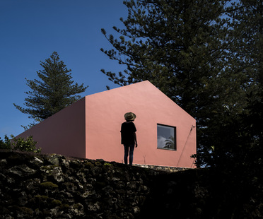粉红色的房子，由Mezzo Atelier转换