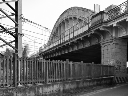 展览米兰的火车站。今天，明天之前