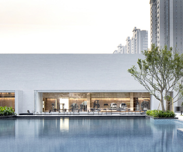 Sky Club House，Domani Design的Dongguan City体育馆