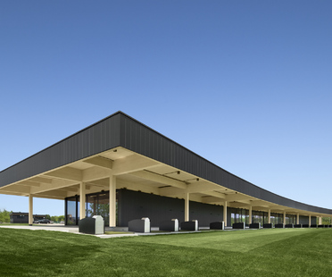 #raybet官网建筑49，为高尔夫蒙特利尔会所展示的区域材料