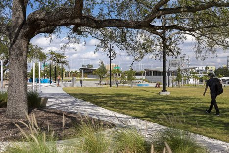 2019年美国建筑奖颁给坦帕#raybet官网的朱利安·B·莱恩河滨公园
