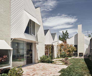 RaeRae住宅由Austin Maynard Archite雷竞技下载链接cts设计，结合了形式和功能