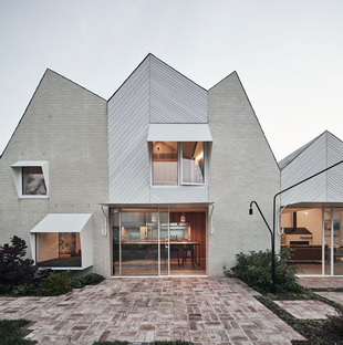 Austin Maynard Architects的Raera雷竞技下载链接e House结合了形式和功能
