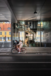 Carsten Höller在哥本哈根为DAC做了一个巨大的幻灯片