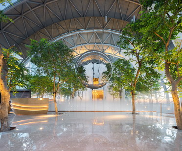重庆来福士洲际酒店由Moshe Safdie设计，内饰由CL3设计