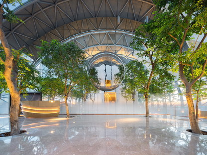 重庆莱佛士城洲际酒店由Moshe Safdie设计，内部由CL3设计