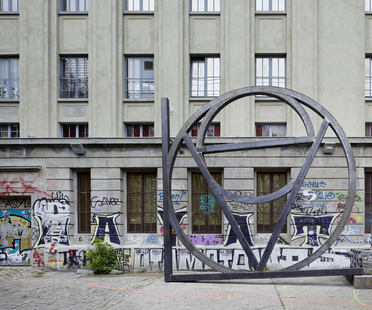 著名的柏林Berghain俱乐部变成了一个艺术画廊
