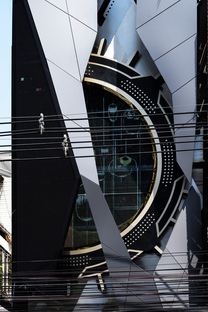 24Kilates曼谷标志性室内设计时钟系统