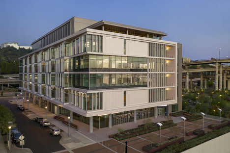 SRG Partnership的骑士癌症研究大楼是一栋LEED白金建筑