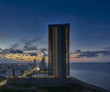 在Veracruz开放Arquitectura的Amura塔