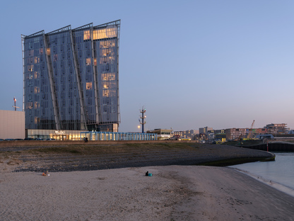 #raybet官网海边建筑：KCAP位于哈格滨海海滩的因特尔酒店