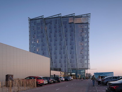 #raybet官网海边建筑：KCAP位于哈格滨海海滩的因特尔酒店