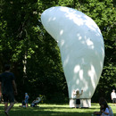 朋友,一个充气雕塑由西蒙Hjermind詹森