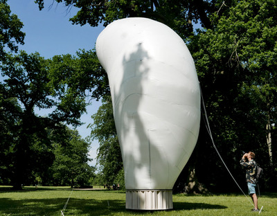 朋友，Simon Hjermind Jensen的充气雕塑