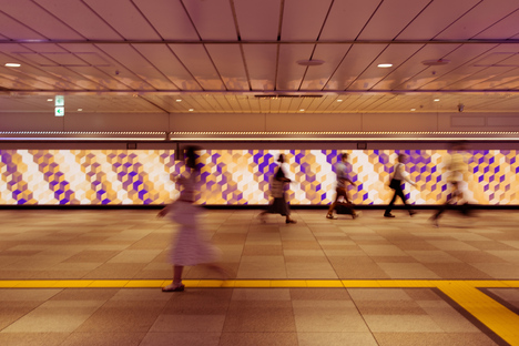 瞬间工厂，在东京的新库顿车站的艺术品