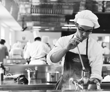 阿拉木图国际意大利烹饪学校:成功的秘诀。脚本脚本< > < / >
