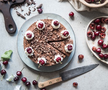 <strong>Black Forest Cheesecake - recipes by Frames of sugar</strong><br />